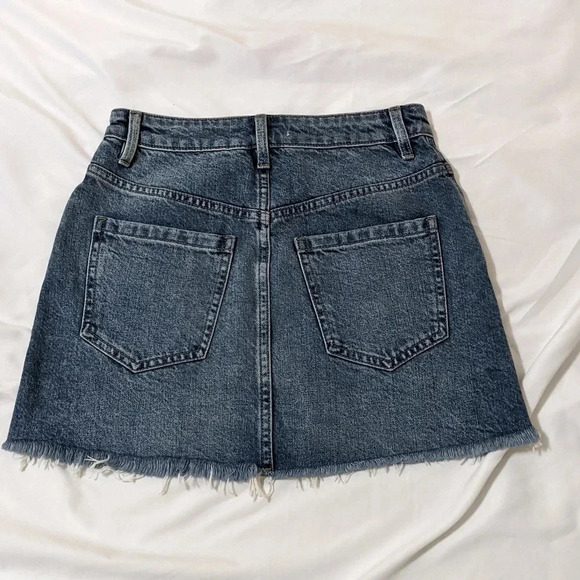 We The Free Full Zip Denim Frayed Hem Mini Skirt, Color Blue (Dark Wash) Size 24 - Picture 5 of 16
